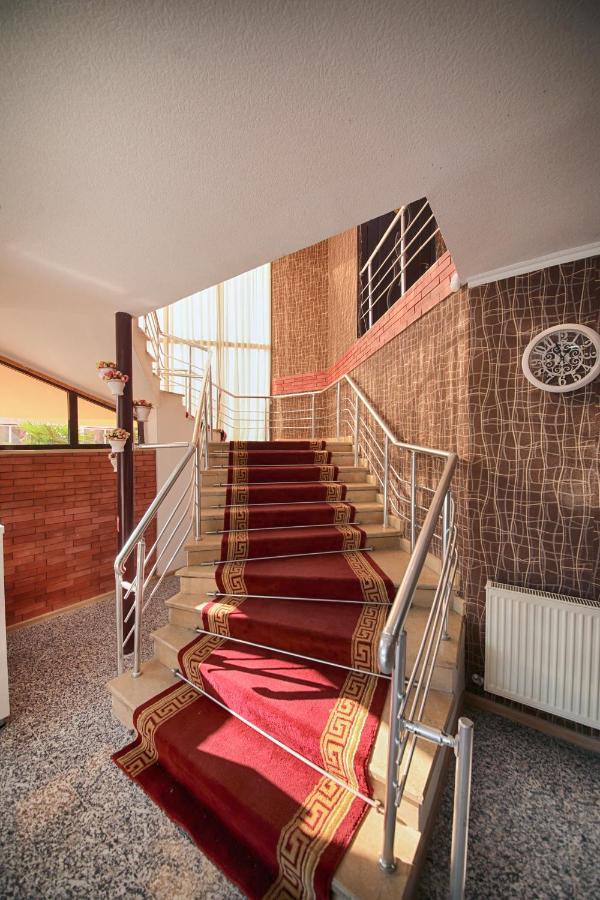 Hotel Tamari Кутаиси Экстерьер фото